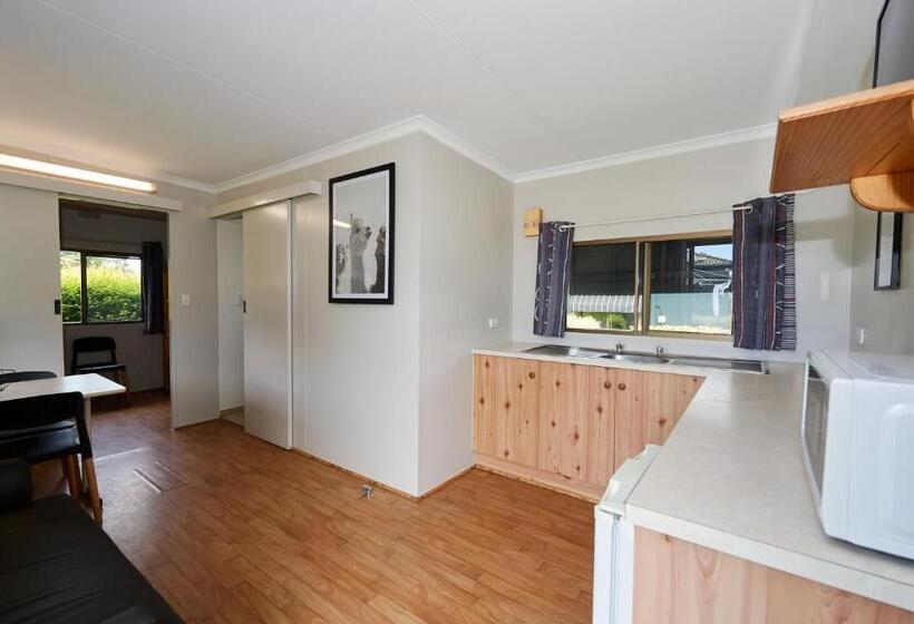 בונגלו סטנדרט 2 חדרי שינה, Pine Country Caravan Park
