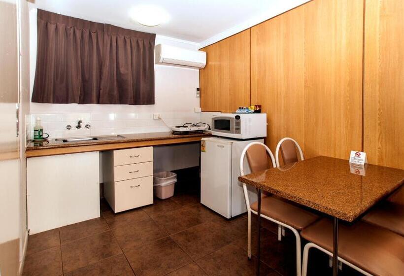 اتاق اکونومی, Jefferys Motel