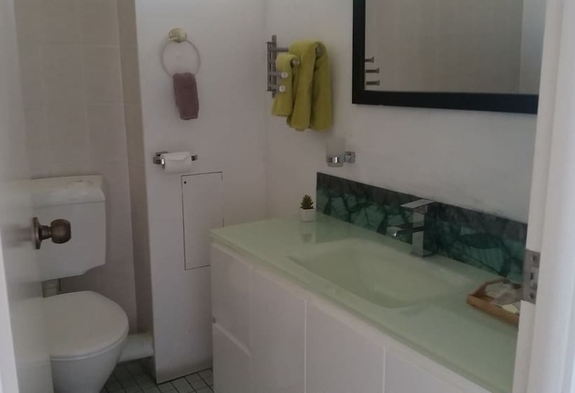 اتاق استاندارد, Holland Park Motel