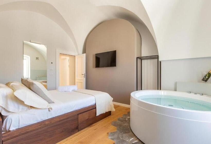 اتاق استاندارد با وان آب گرم, Palazzo Mascetti Executive Rooms