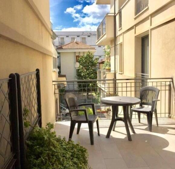 استودیوی استاندارد, Residence Ascot