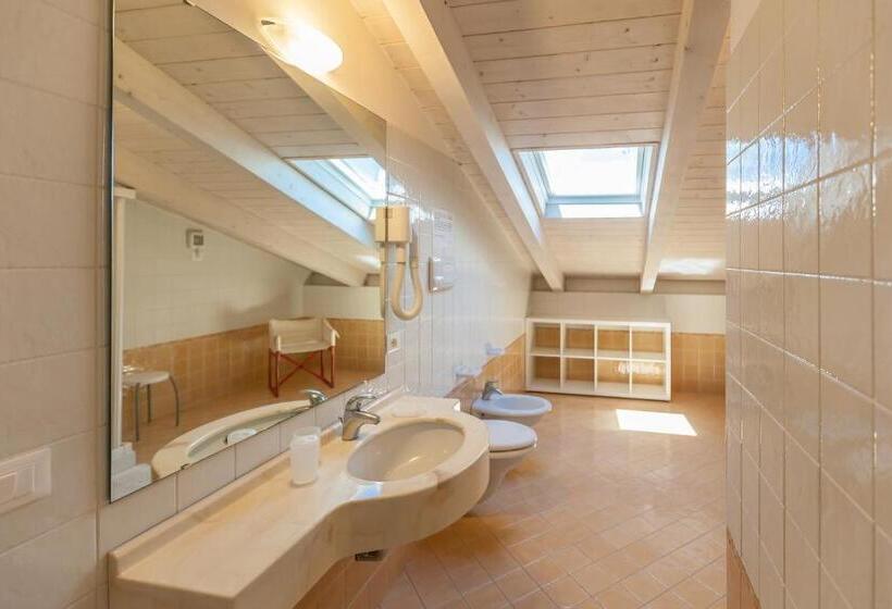 استودیوی استاندارد, Residence Ascot