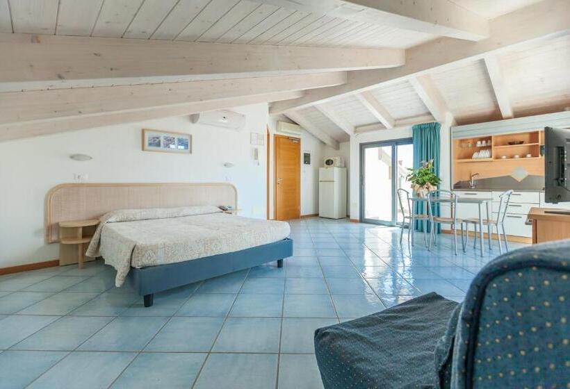 استودیوی استاندارد, Residence Ascot