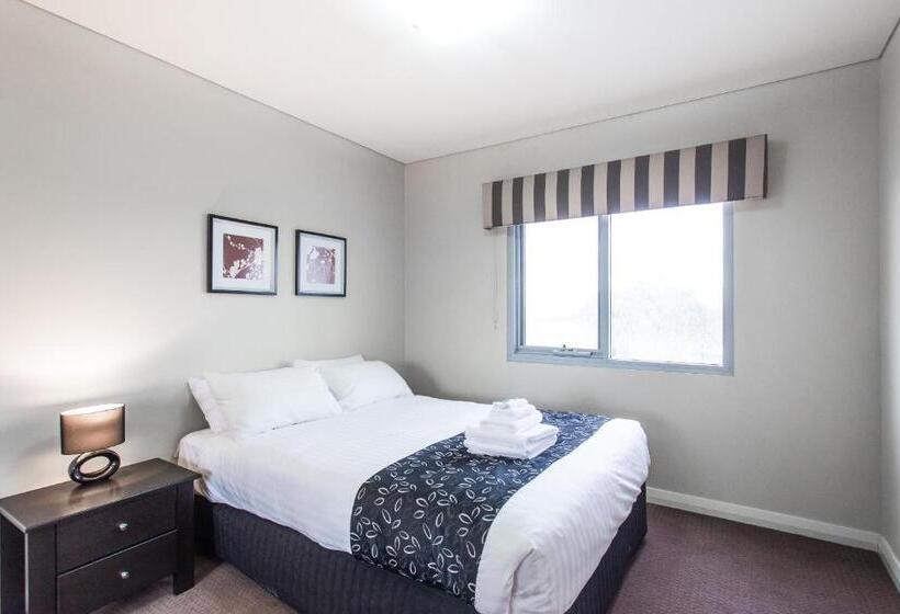 2 Bedroom Premium Apartment Sea View, Spinnakers By Rockingham Apartments