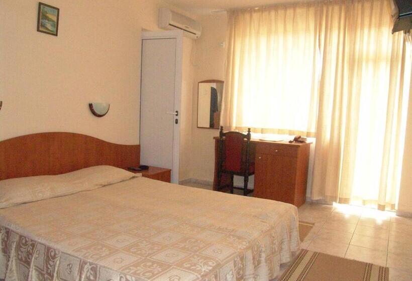 Номер Стандарт с Террасой, Family Hotel Andreev