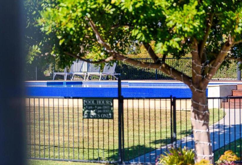 스탠다드 룸 풀장 전망, Springs Shoalhaven Nowra