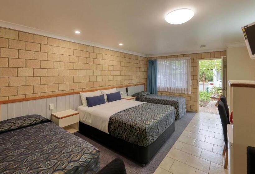 Четырехместный Номер Стандарт, Jacaranda Country Motel