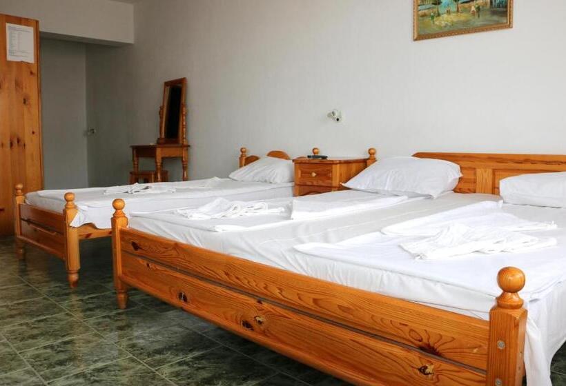 Трехместный Номер Стандарт с Балконом, Guest House Kostadinovi