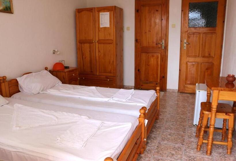 Номер Стандарт с Балконом, Guest House Kostadinovi