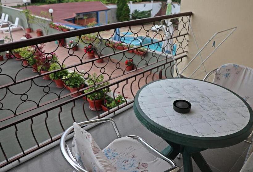 Номер Стандарт с Балконом, Guest House Kostadinovi