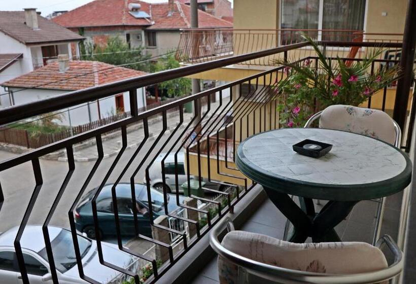 Номер Стандарт с Балконом, Guest House Kostadinovi