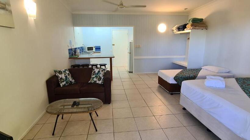 Студия Стандарт, Cardwell Beachfront Motel