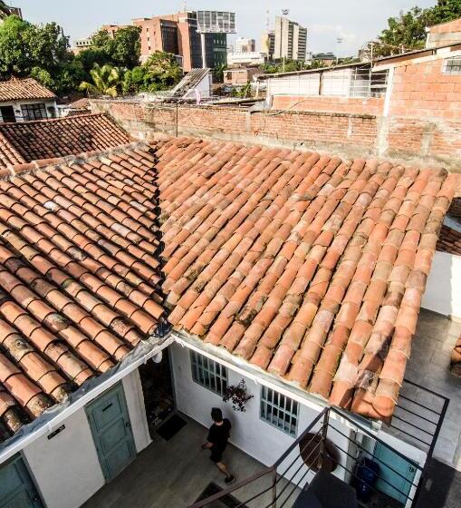 جناح, Moonshine Boutique Hostal