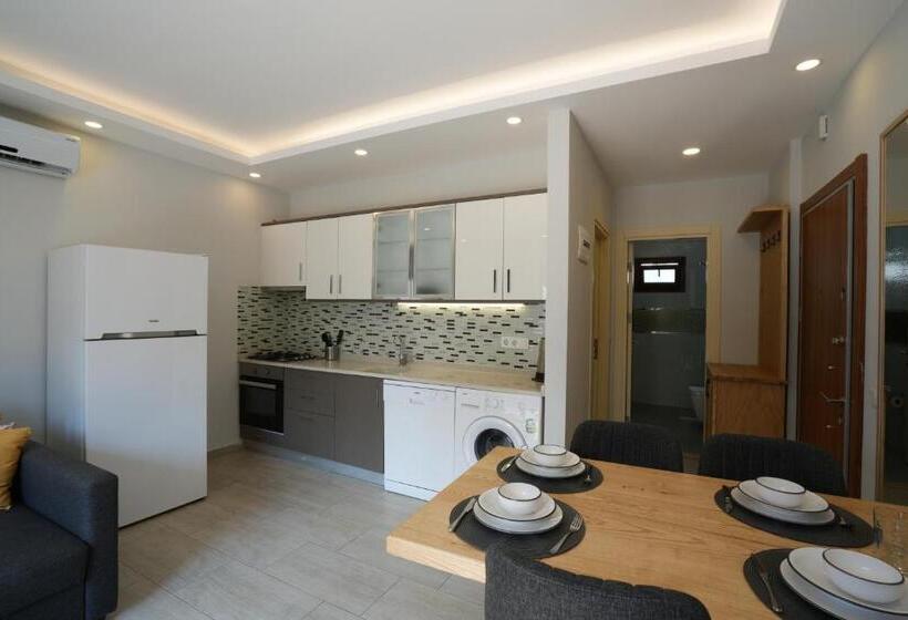 Апартаменты 1 Спальня с Балконом, Maye Residence