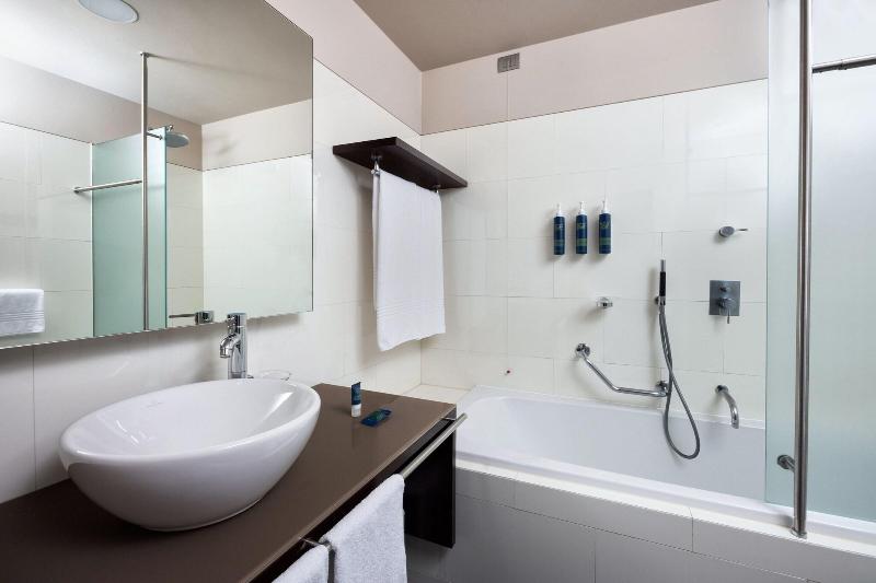 اتاق لوکس با تخت بزرگ, Four Points Sheraton Bolzano Bozen