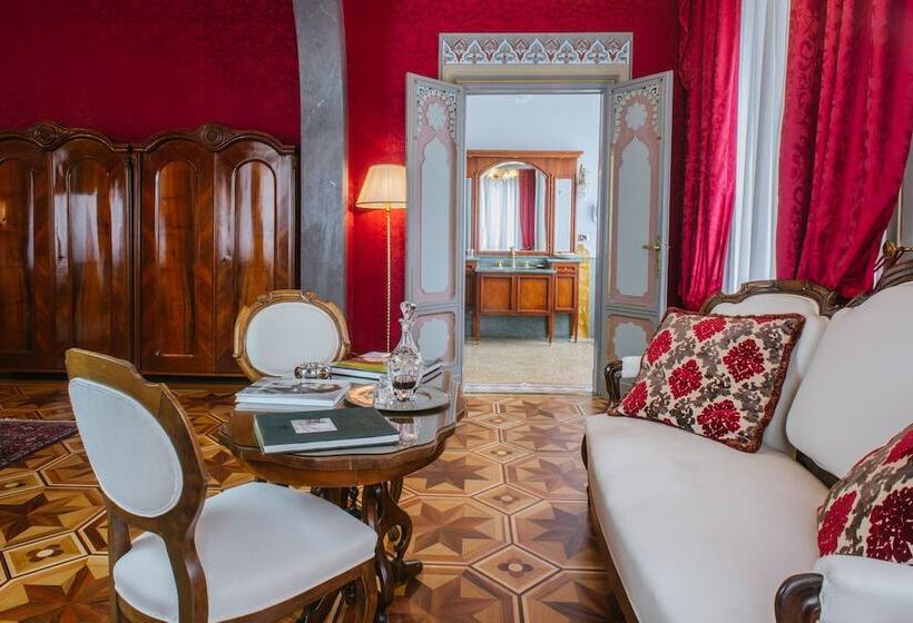 Suite with lake view, Relais & Chateaux Villa Crespi