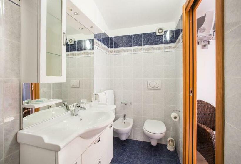 オーシャンビュースタンダードルームバルコニー付き, Albergo Labotte