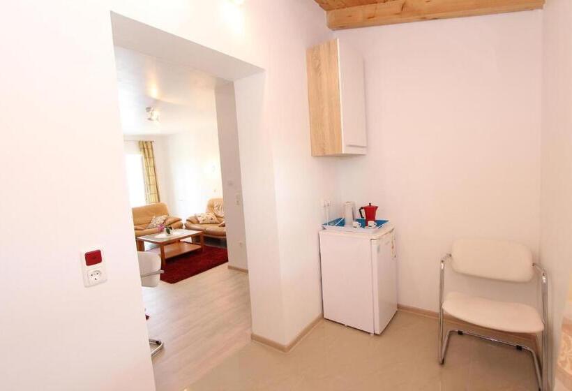 스탠다드 스튜디오 (테라스구비), Rooms And Apartments Sally