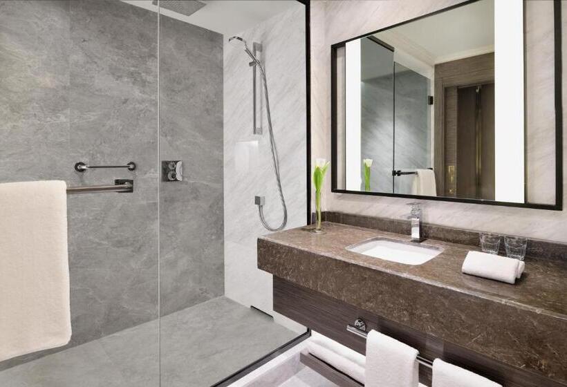 带大床的小型套房, Al Ahsa Intercontinental, An Ihg