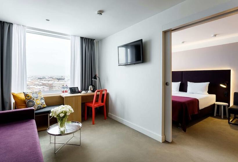 سوییت جونیور, Azimut Hotel St Petersburg