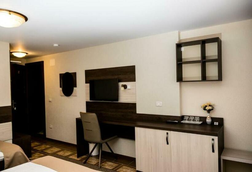 اتاق استاندارد سه نفره, Domino Residence