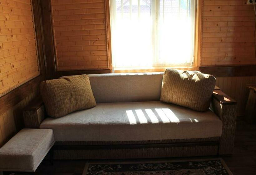 سوییت, Cottage U Yaremy Mykulychyn