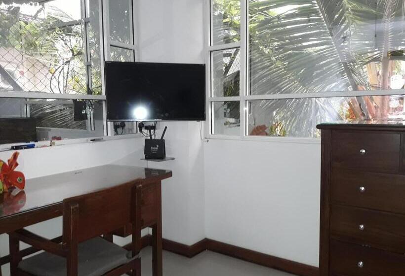 キングサイドベッドのスタンダードワンルーム, Majestic Apartments