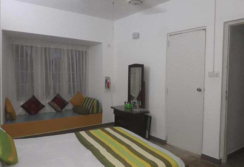 Апартаменты 1 Спальня Нижний Этаж, Majestic Apartments