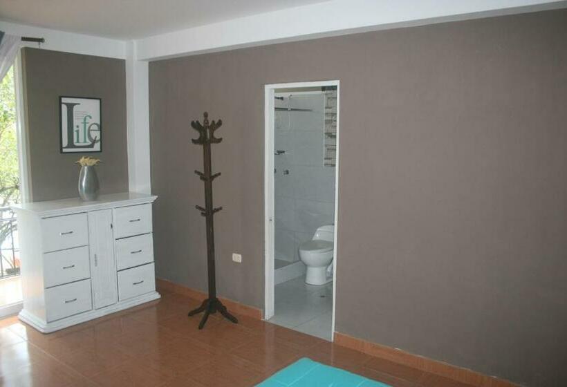 اتاق استاندارد, Zoila's Suite Escape