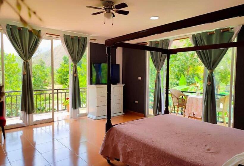 اتاق استاندارد, Zoila's Suite Escape