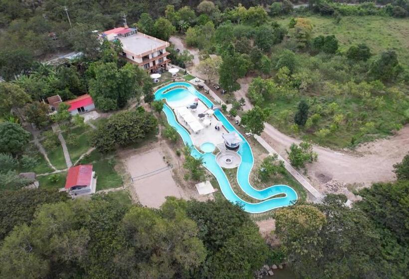 اتاق خانوادگی, Zoila's Suite Escape