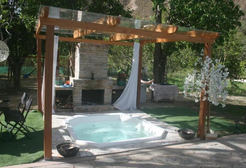 اتاق خانوادگی, Zoila's Suite Escape