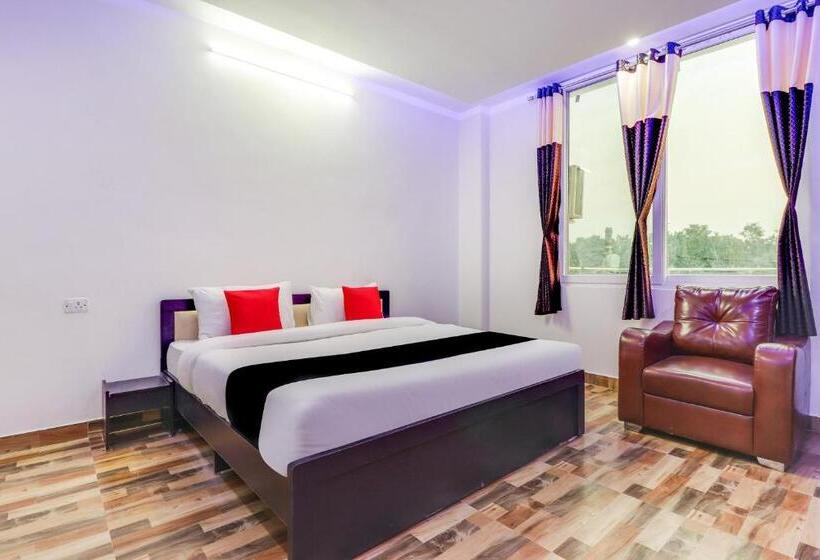 Трехместный Номер Deluxe, Collection O Pratik Inn