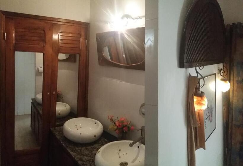 اتاق لوکس, L'artisan