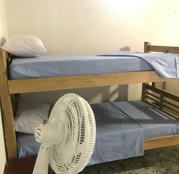 공동 객실, Playa Samara Hostel