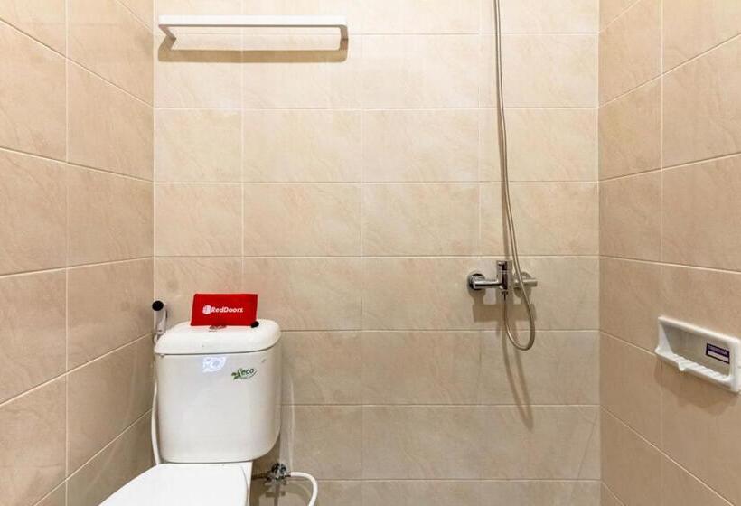 Номер Deluxe, Reddoorz Syariah @ Kebraon