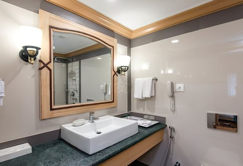 اتاق لوکس, Fortune Resort Sullivan Court, Ooty   Member Itc S Hotel Group