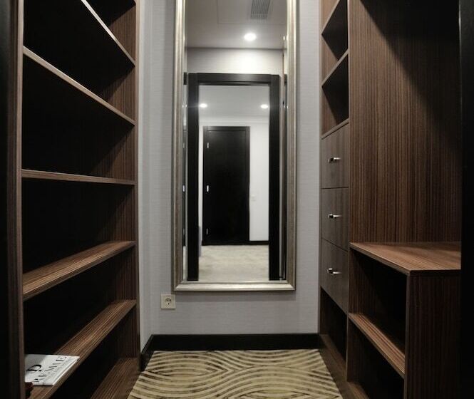 سوییت, Premier Hotel Dnister