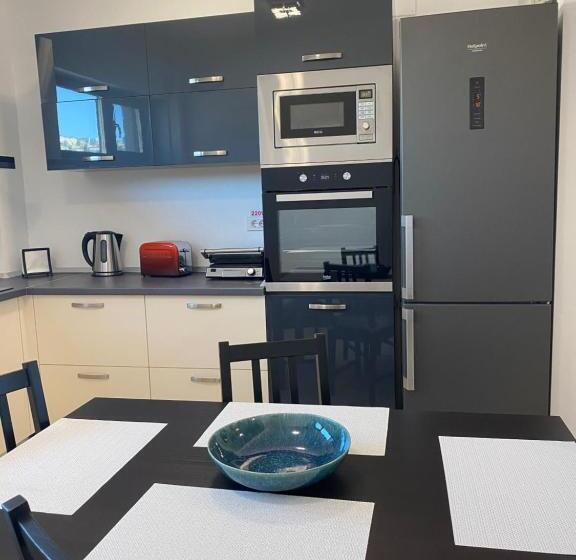 Апартаменты 1 Спальня с Балконом, Enjoy Life Apartments