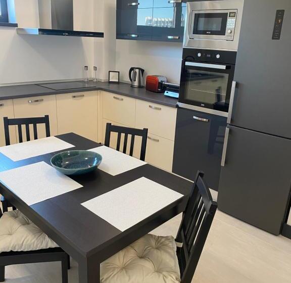 Апартаменты 1 Спальня с Балконом, Enjoy Life Apartments