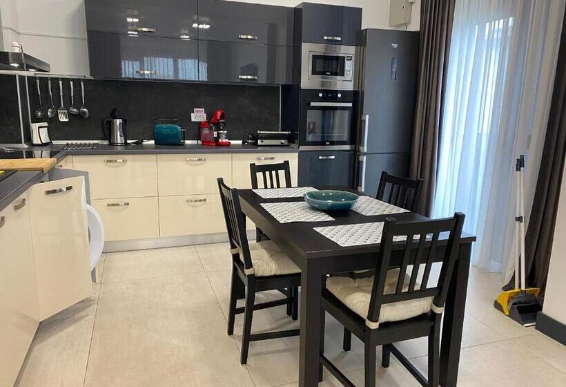 Апартаменты 1 Спальня с Балконом, Enjoy Life Apartments