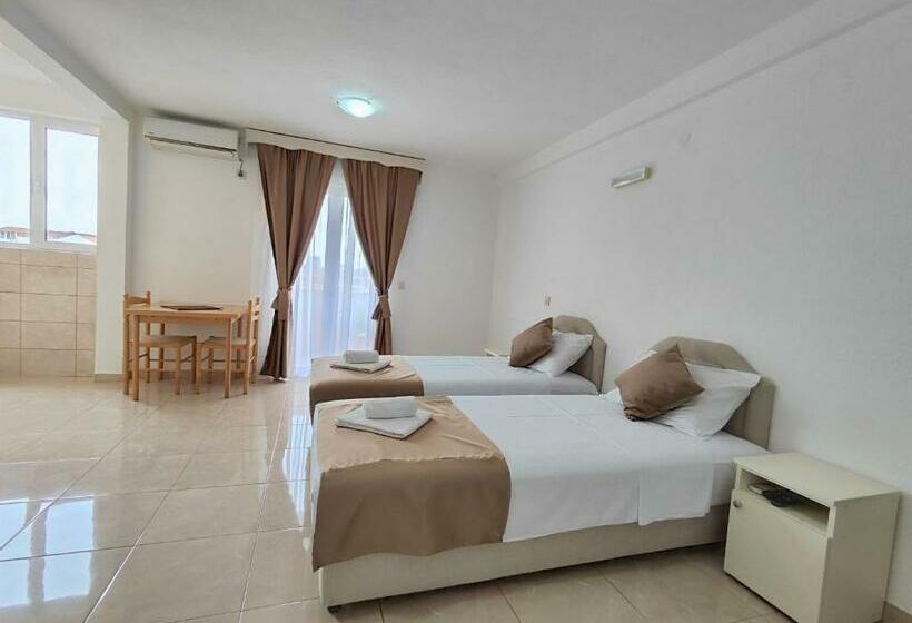 استودیوی استاندارد با چشم‌انداز دریا, Villa Hera