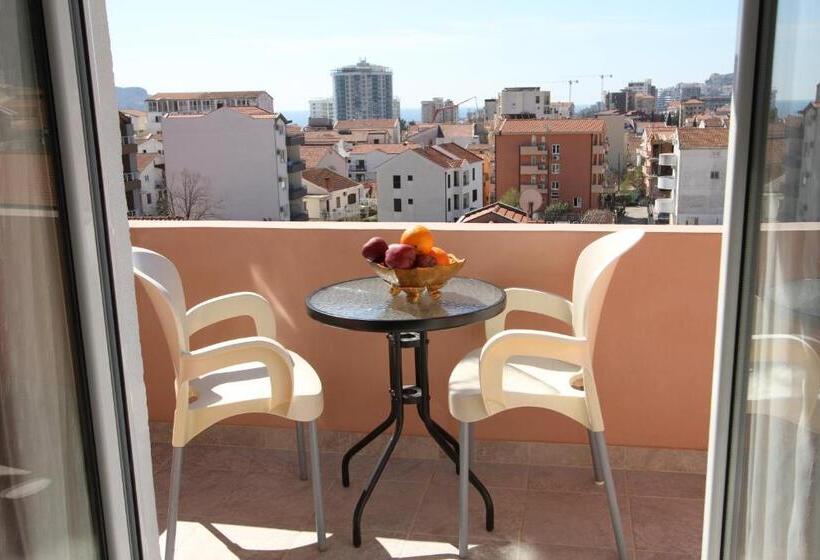 اتاق لوکس با بالکن و چشم‌انداز دریا, Villa Hera