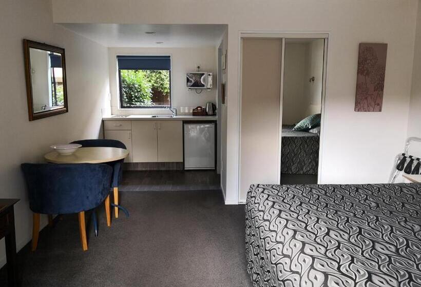 Студио Executive, Annabelle Court Motel