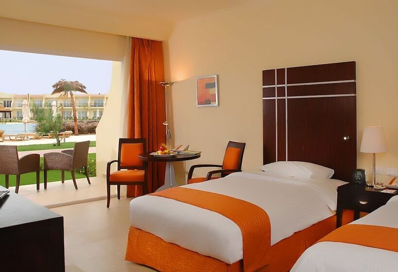 اتاق لوکس با چشم‌انداز استخر, Doubletree By Hilton Sharm El Sheikh  Sharks Bay Resort