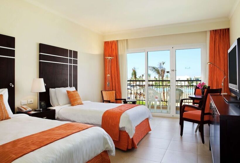 اتاق لوکس با چشم‌انداز استخر, Doubletree By Hilton Sharm El Sheikh  Sharks Bay Resort