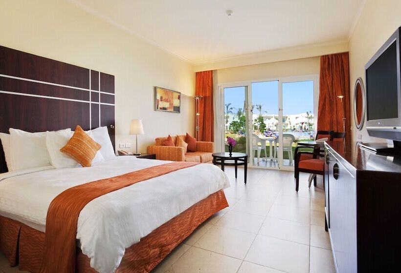 سوییت با چشم‌انداز استخر, Doubletree By Hilton Sharm El Sheikh  Sharks Bay Resort