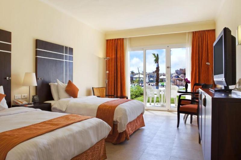 اتاق لوکس با چشم‌انداز استخر, Doubletree By Hilton Sharm El Sheikh  Sharks Bay Resort