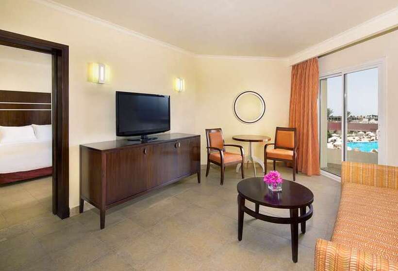 سوییت با چشم‌انداز استخر, Doubletree By Hilton Sharm El Sheikh  Sharks Bay Resort