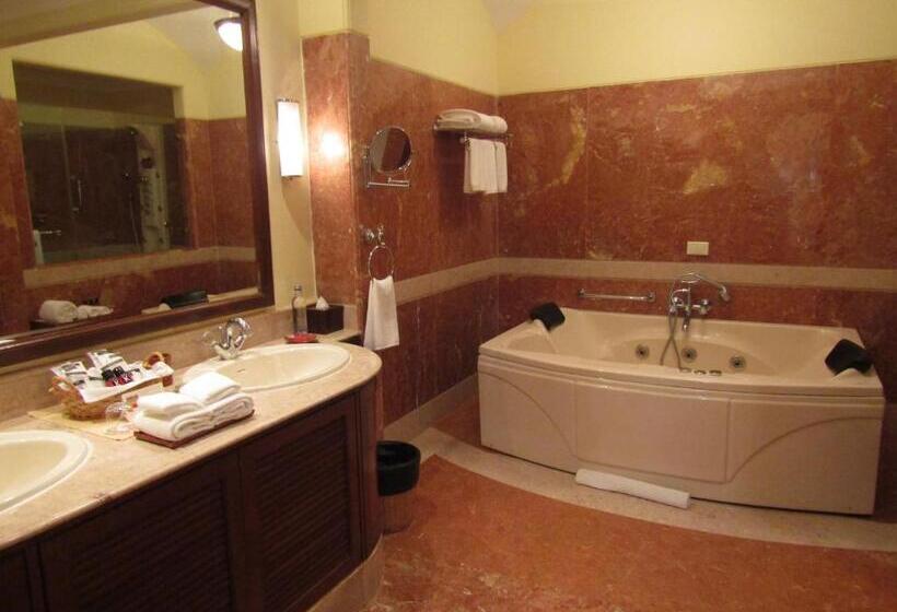 Люкс Кровать Кинг, The Lalit Golf & Spa Resort Goa